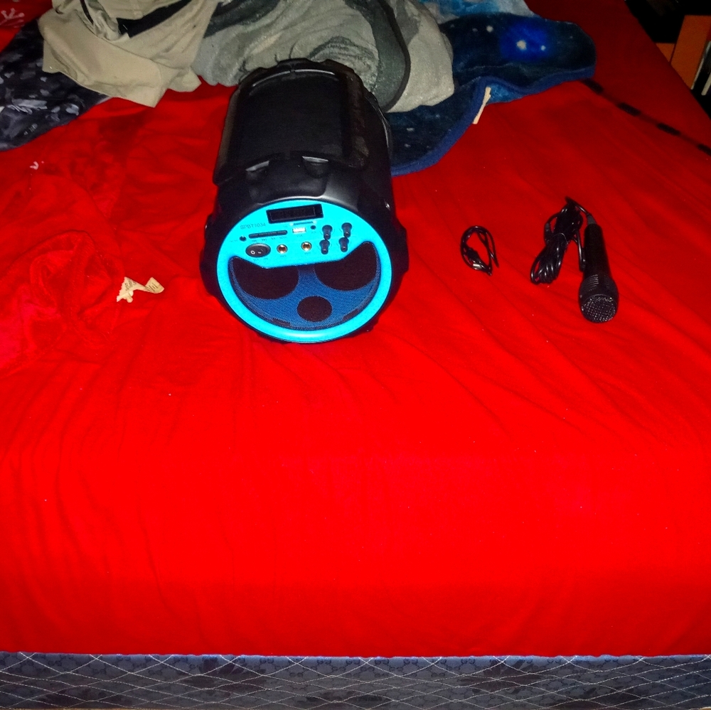 Fm radio and karaoke and Bluetooth 3 in one